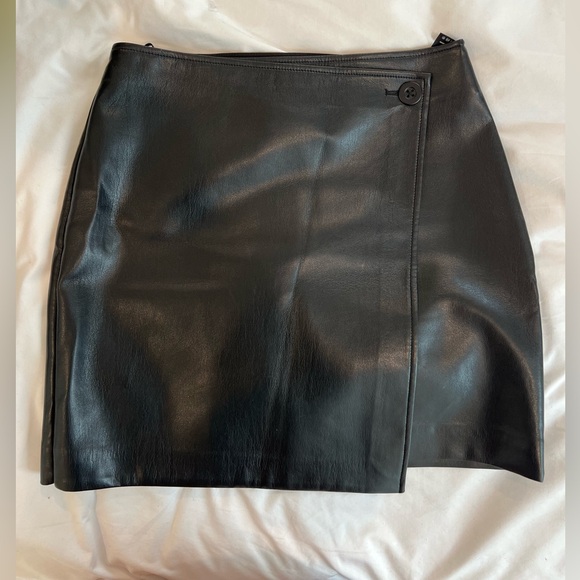 Babaton Aritzia leather skirt - Picture 6 of 10